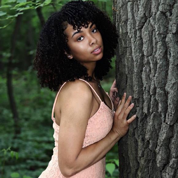 Meet your Posher, Brooke - Picture 1 of 1